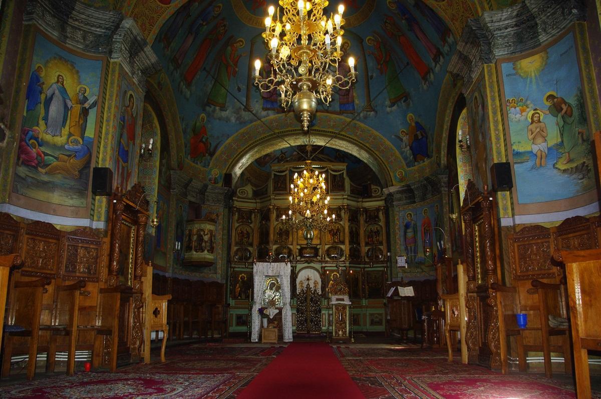 Interiorul bisericii
